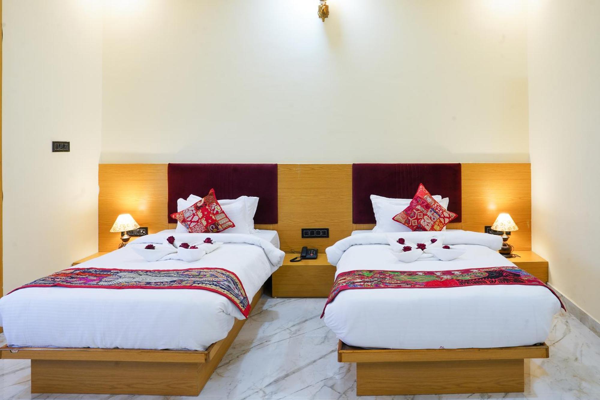 Hotel Pushkar Legacy Esterno foto